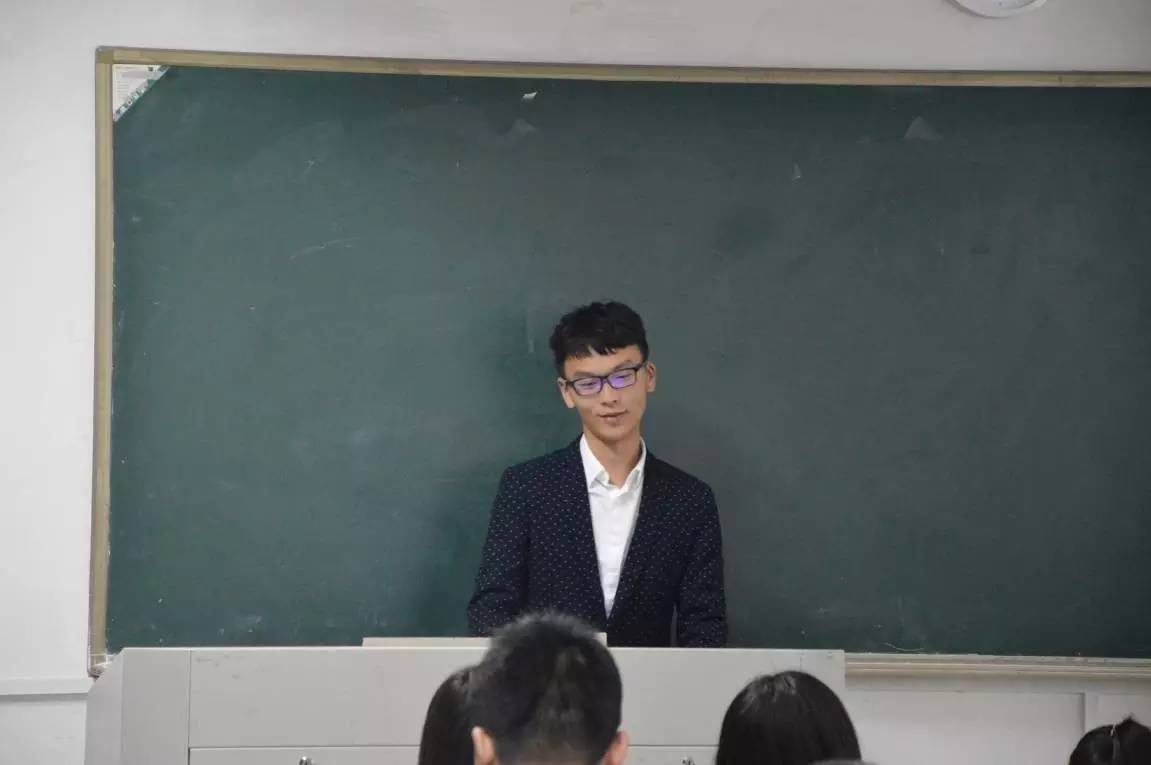 2020工作应聘面试简短自我介绍