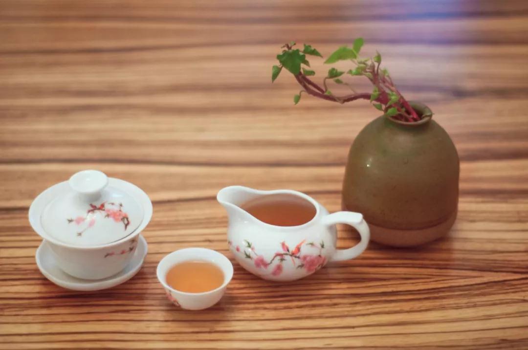 淡然宁馨茶香里