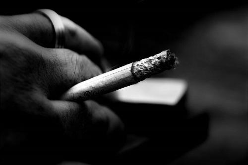 员工上班抽烟检讨书